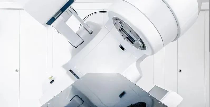 战胜肿瘤：放射治疗与手术治疗的互补治疗策略